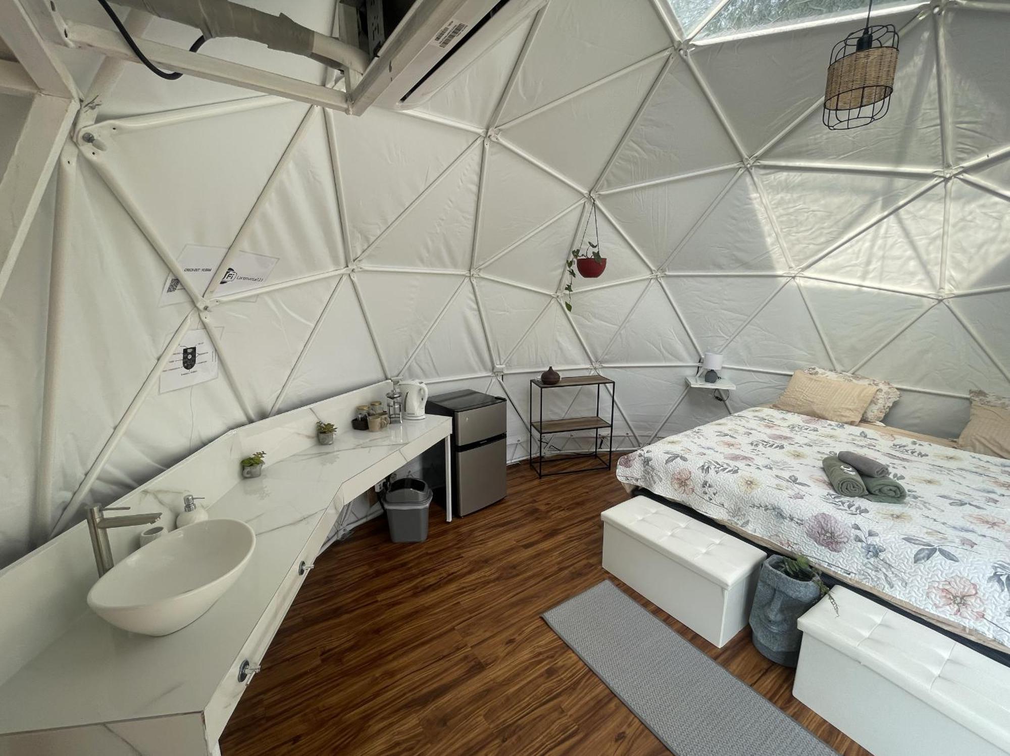 La Comarca River Glamping Dome Near Manuel Antonio Esterno foto