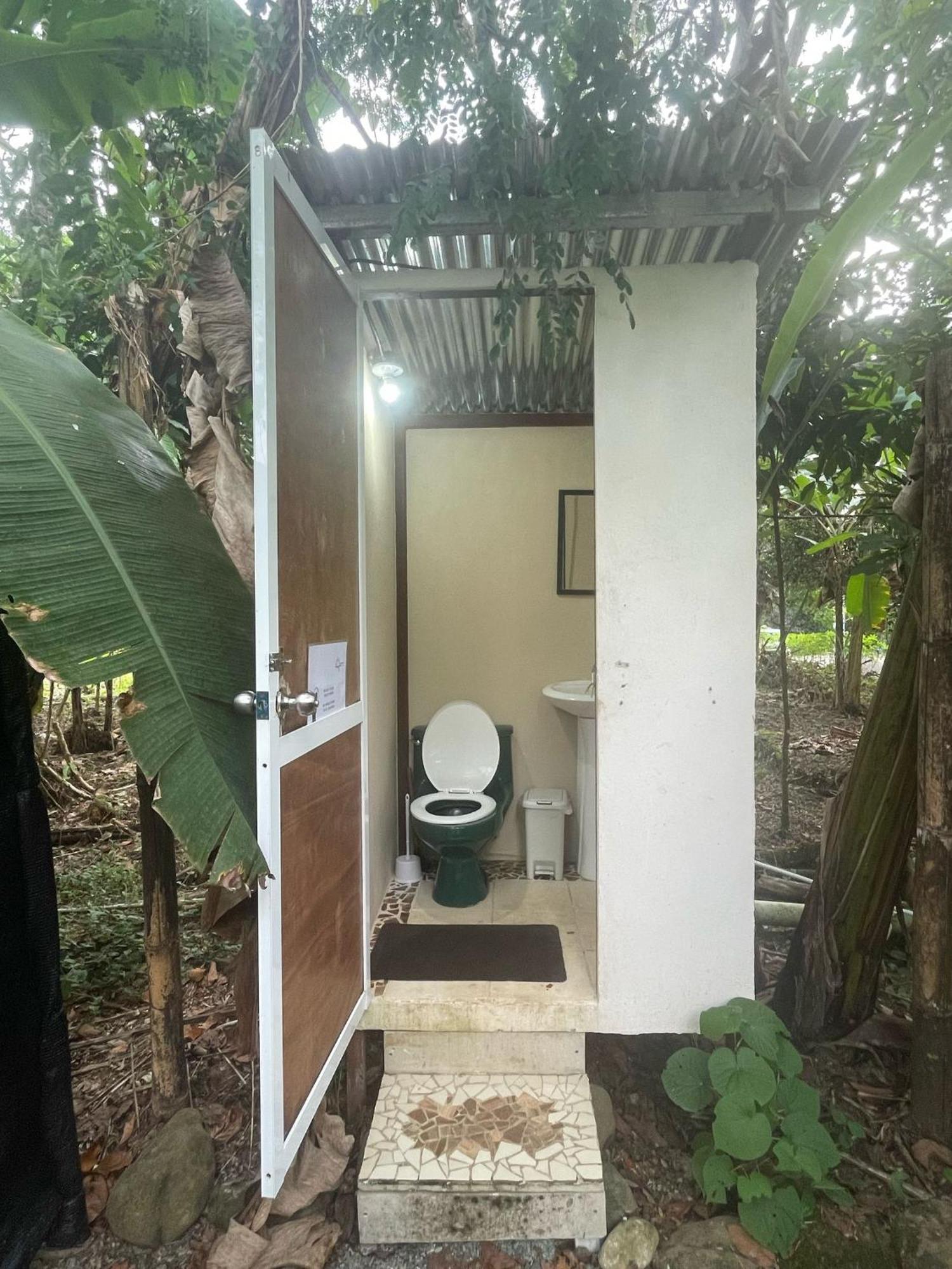 La Comarca River Glamping Dome Near Manuel Antonio Esterno foto